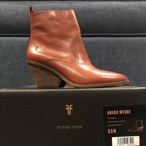 Frye Boots-Never Worn-size 8.5 fits like an 8